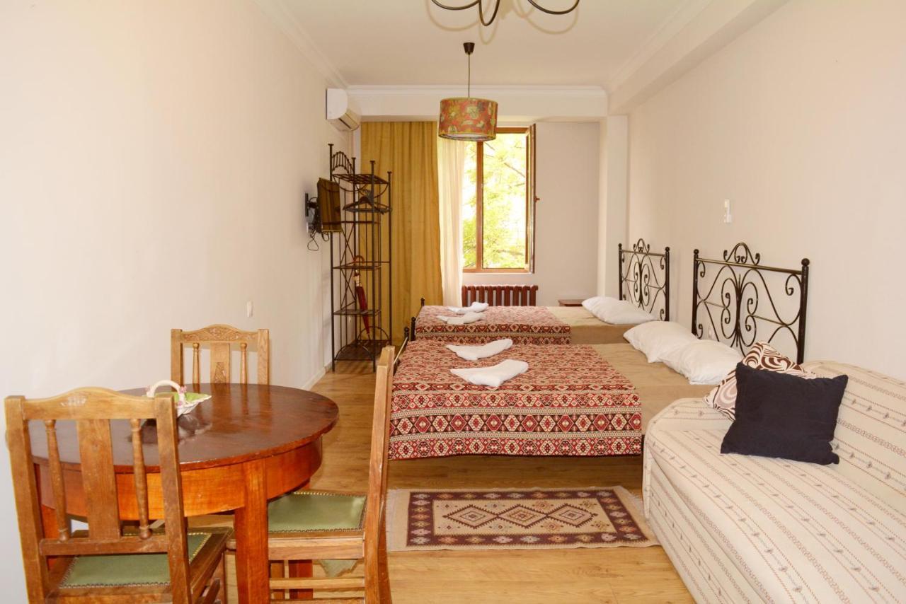 Apartment Near Pirimze Тбилиси Экстерьер фото