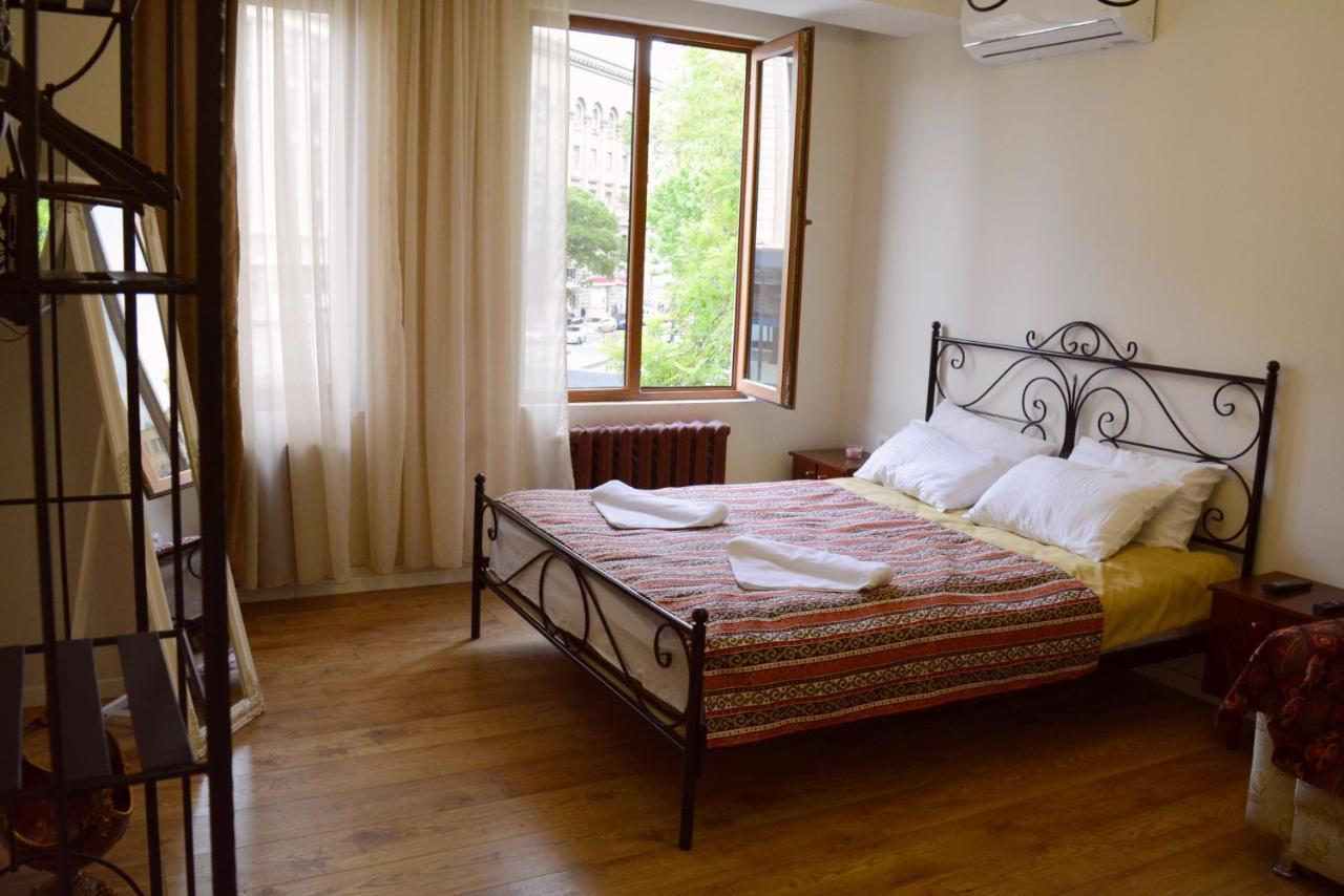 Apartment Near Pirimze Тбилиси Экстерьер фото
